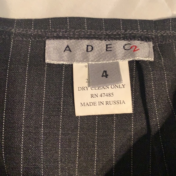 Pinstripes grey and white skirt-95% wool - great with a white shirt - Picture 4 of 4